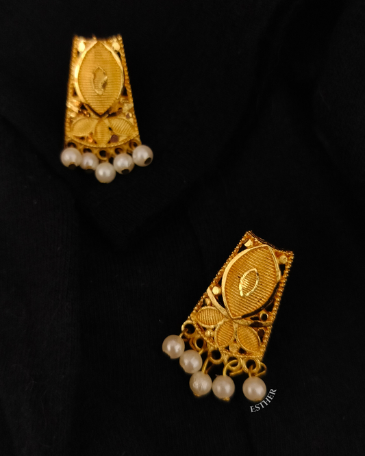 Flowing Pearls